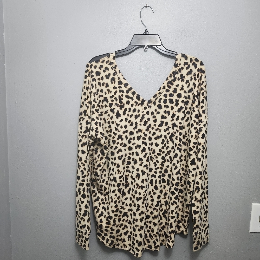 Express women's blouse top size M long sleeve animal prints new with tags - Picture 5 of 8